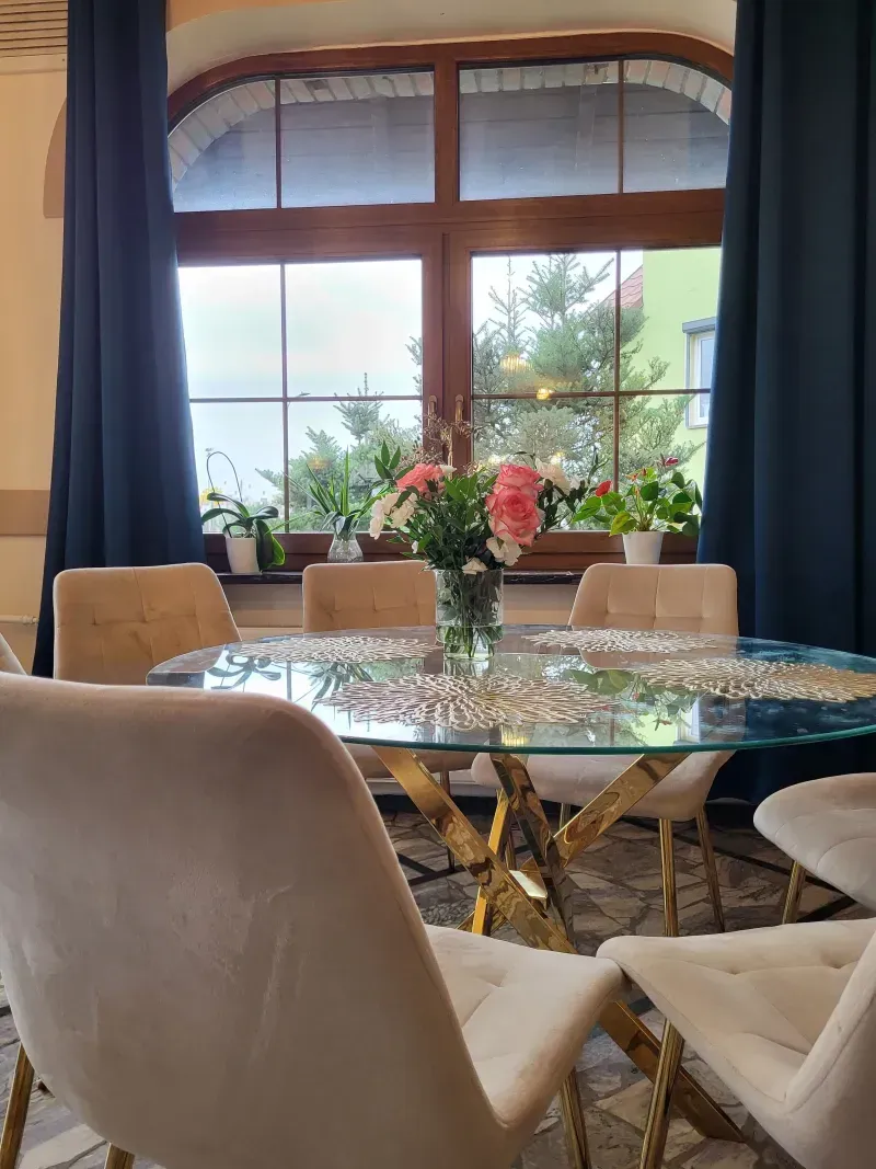 Wnętrze restauracji Szafirowy Zakątek w Lubinie